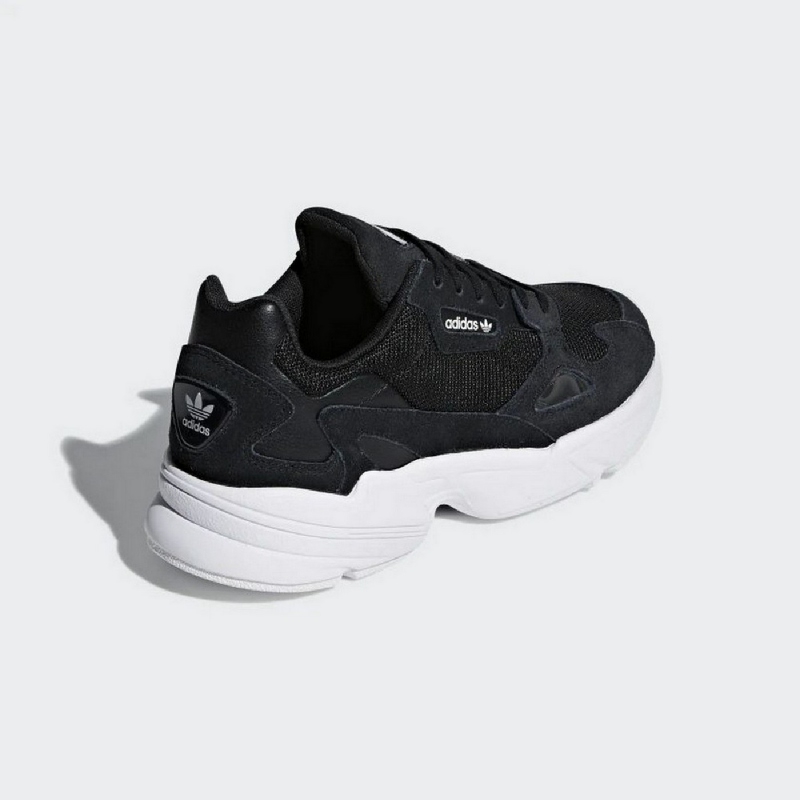 yeezy mnvn 700 bone