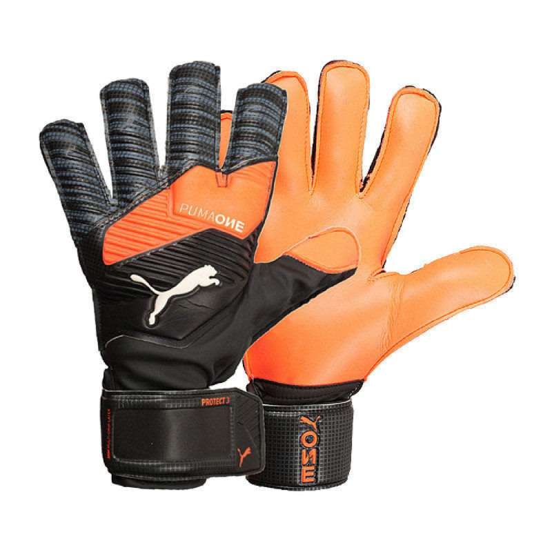 puma football gloves