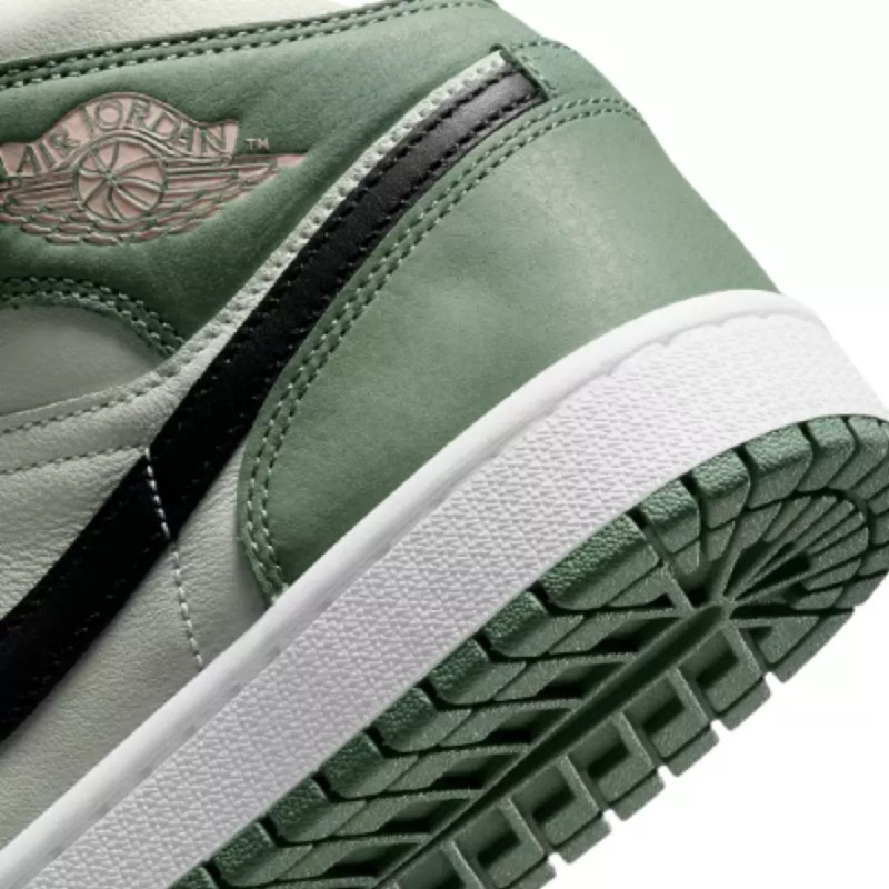 mid dutch green jordans